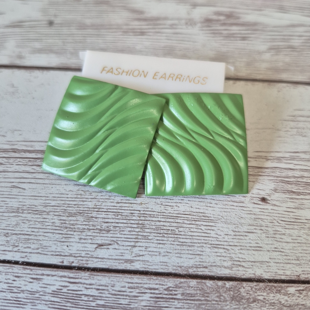 NWT Vintage 1980s Swirl Green Fashion Earrings